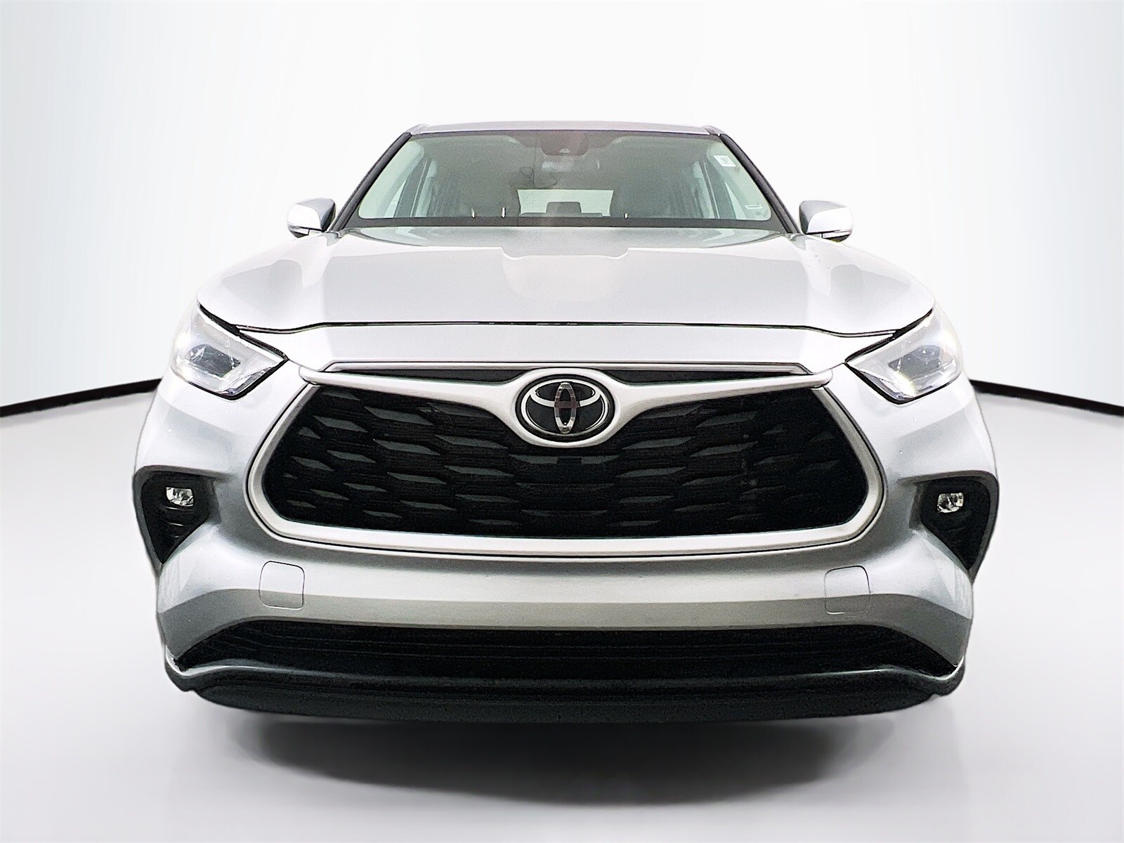2024 Toyota Highlander LE photo 2