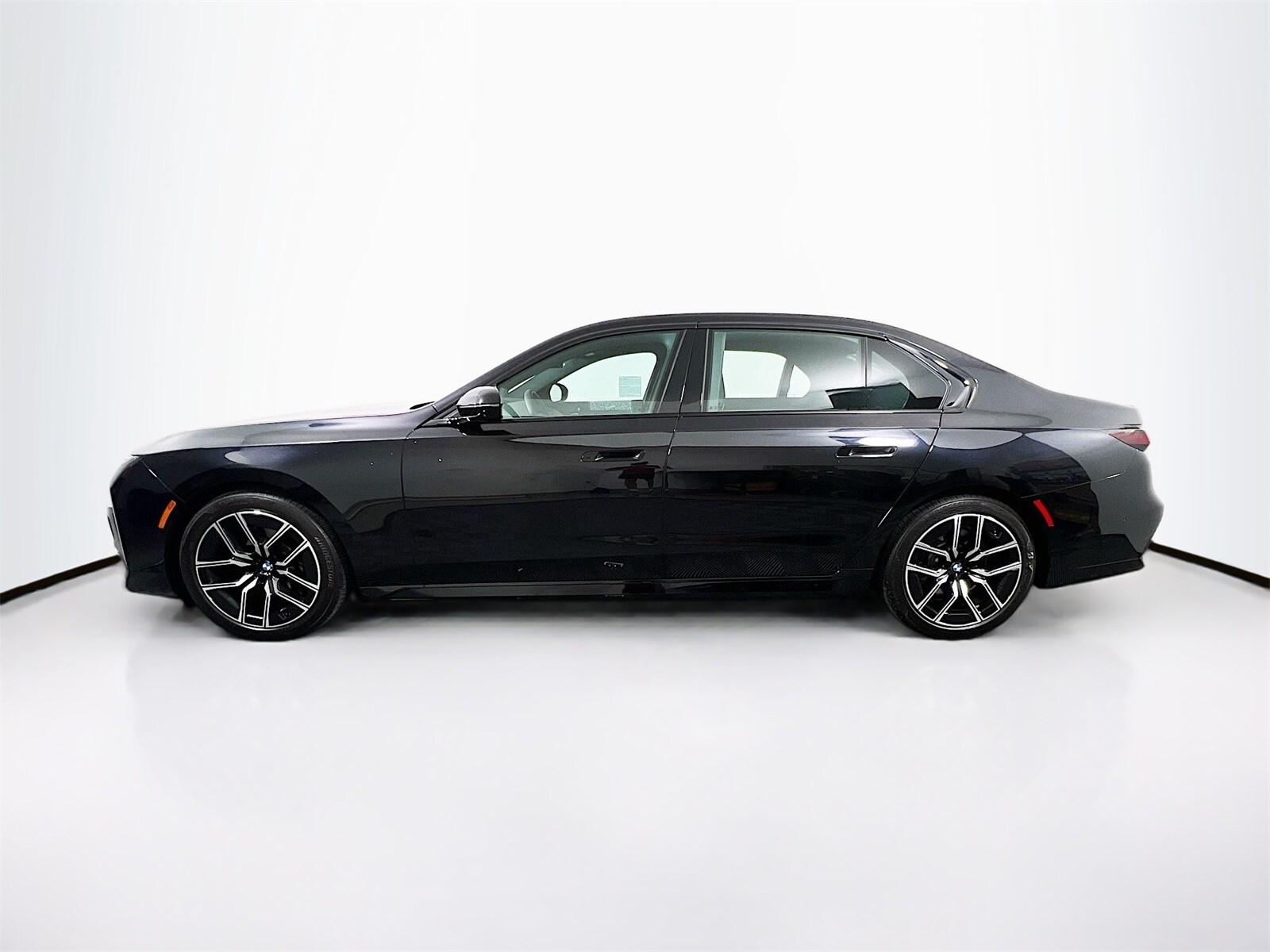 2024 Bmw 740i Sedan photo 4