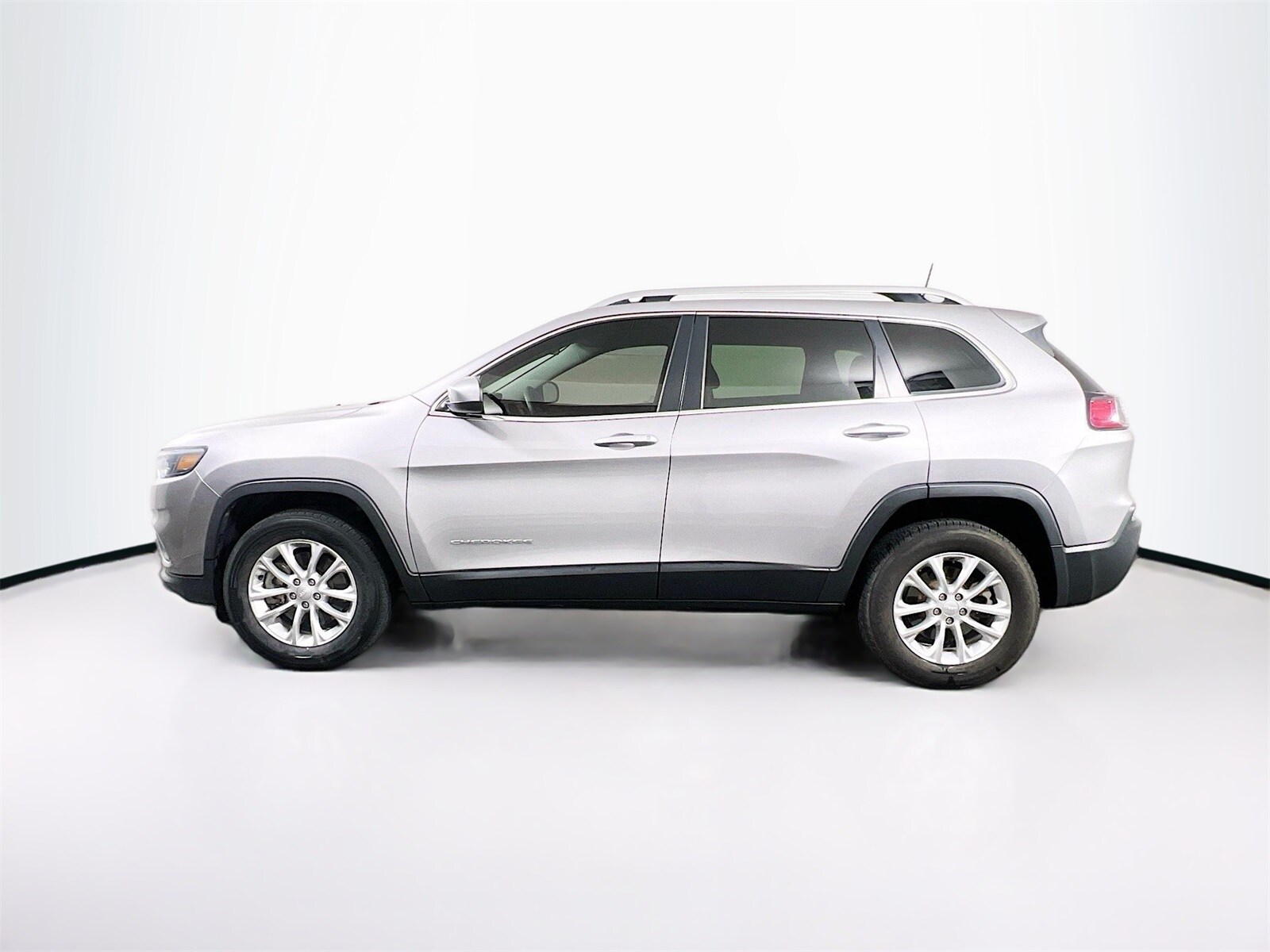 2019 Jeep Cherokee Latitude photo 2