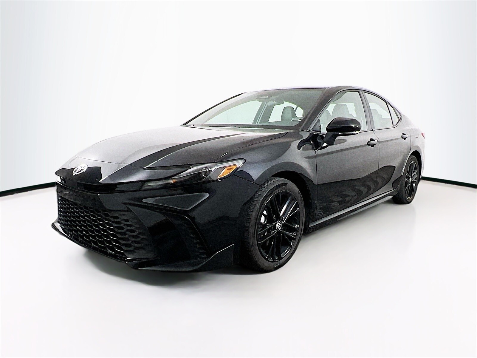 2025 Toyota Camry SE photo 3