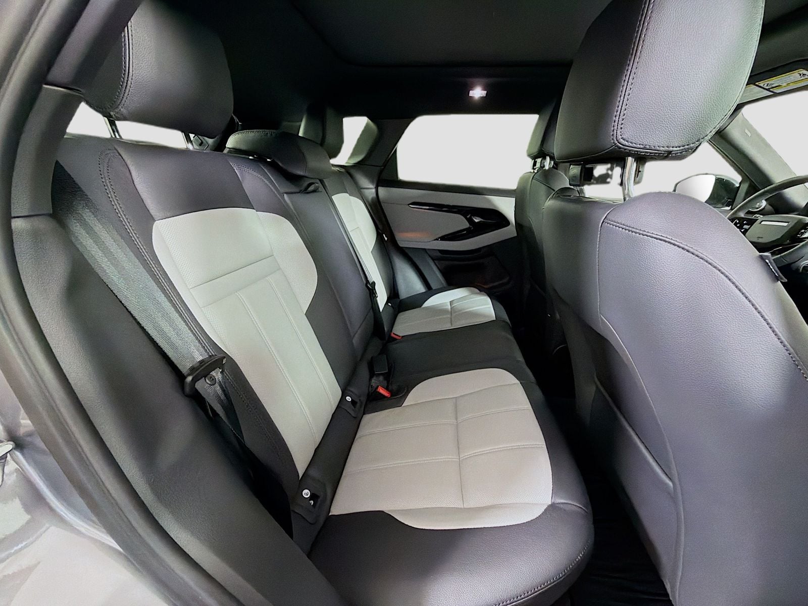 2026 Land Rover Range Rover Evoque Dynamic SE - Photo 30