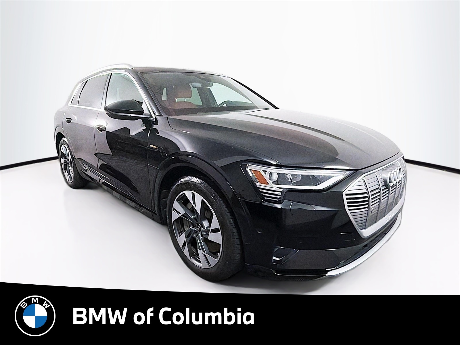 2022 Audi e-tron Premium Plus's photo