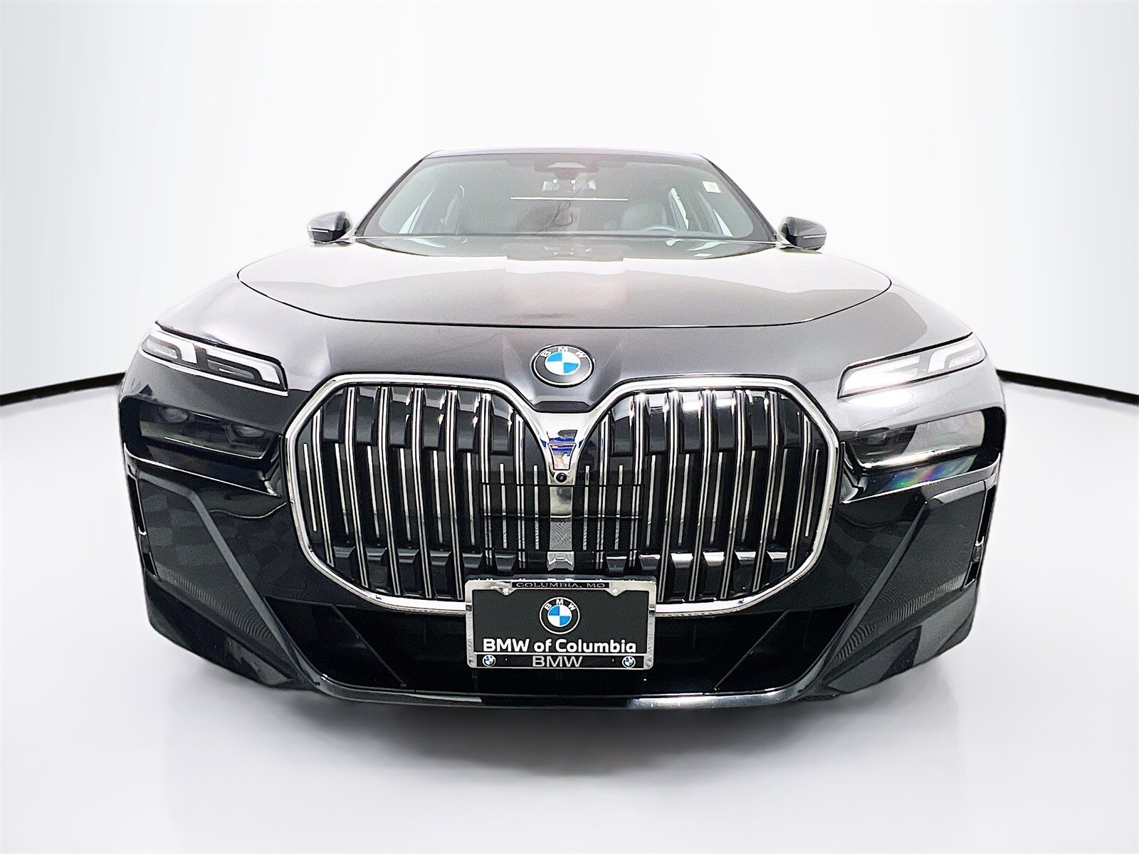 2025 Bmw 740i xDrive photo 2