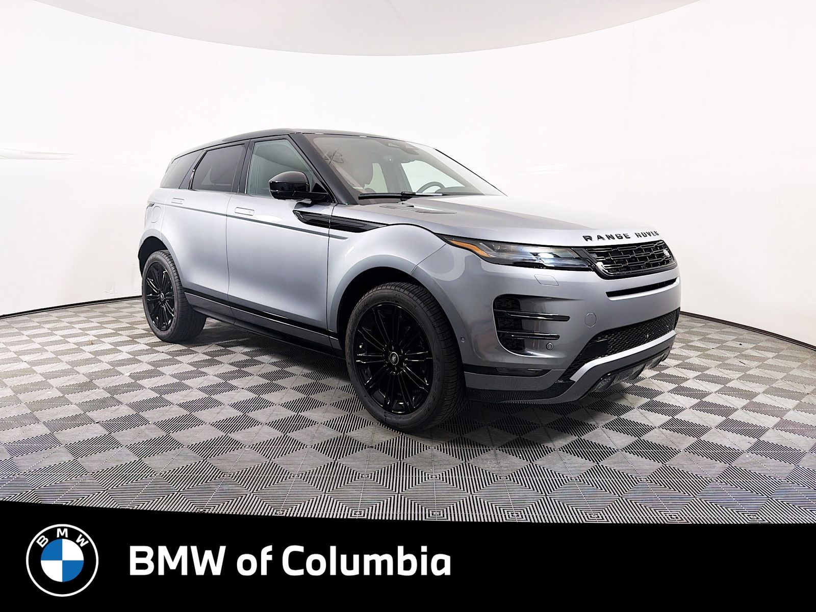 2026 Land Rover Range Rover Evoque Dynamic SE's photo