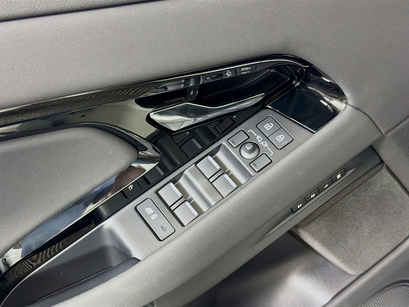 2026 Land Rover Range Rover Evoque Dynamic SE - Photo 21