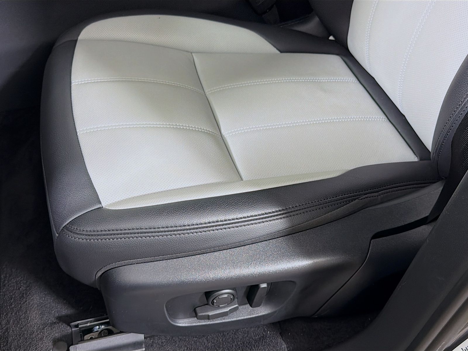 2026 Land Rover Range Rover Evoque Dynamic SE - Photo 23