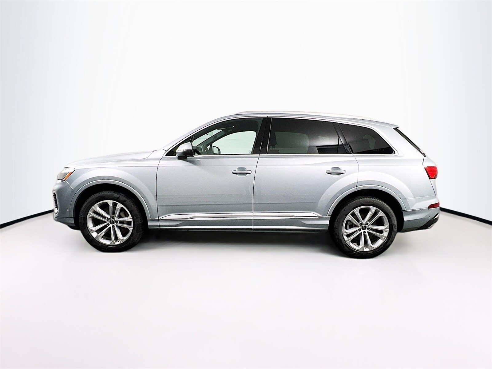 2025 Audi Q7 55 Premium Plus photo 2
