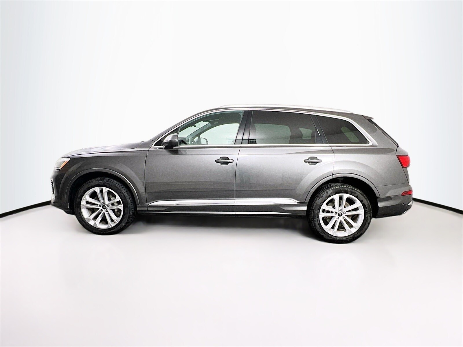 2025 Audi Q7 55 Premium Plus photo 2