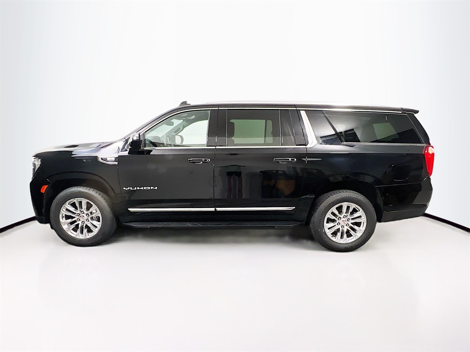 2023 Gmc Yukon XL SLT photo 4