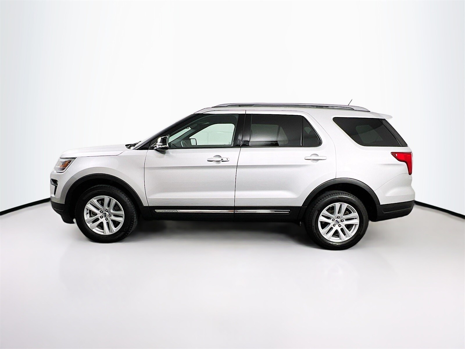 2018 Ford Explorer XLT photo 2