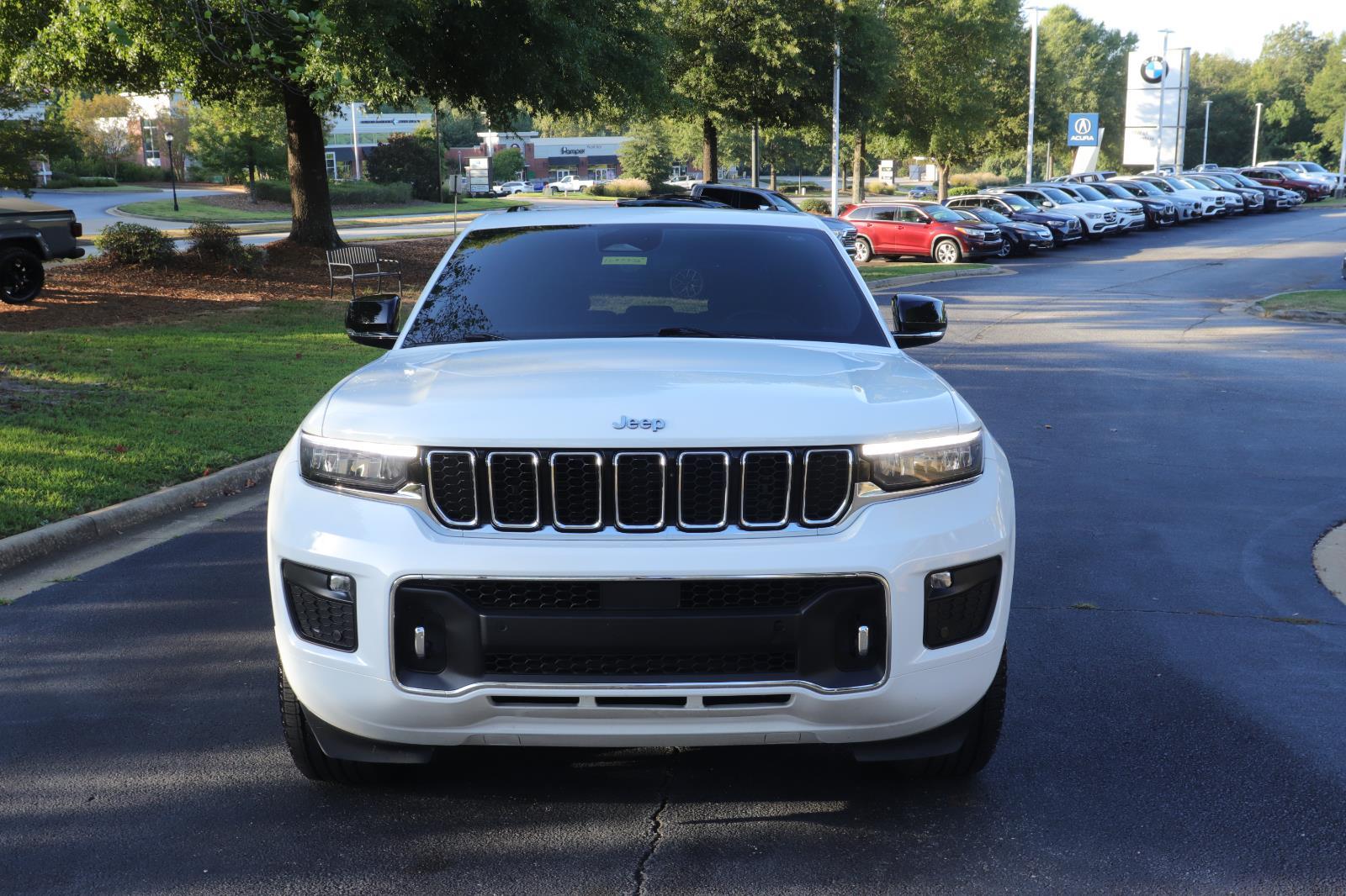 2022 Jeep Grand Cherokee Overland photo 2