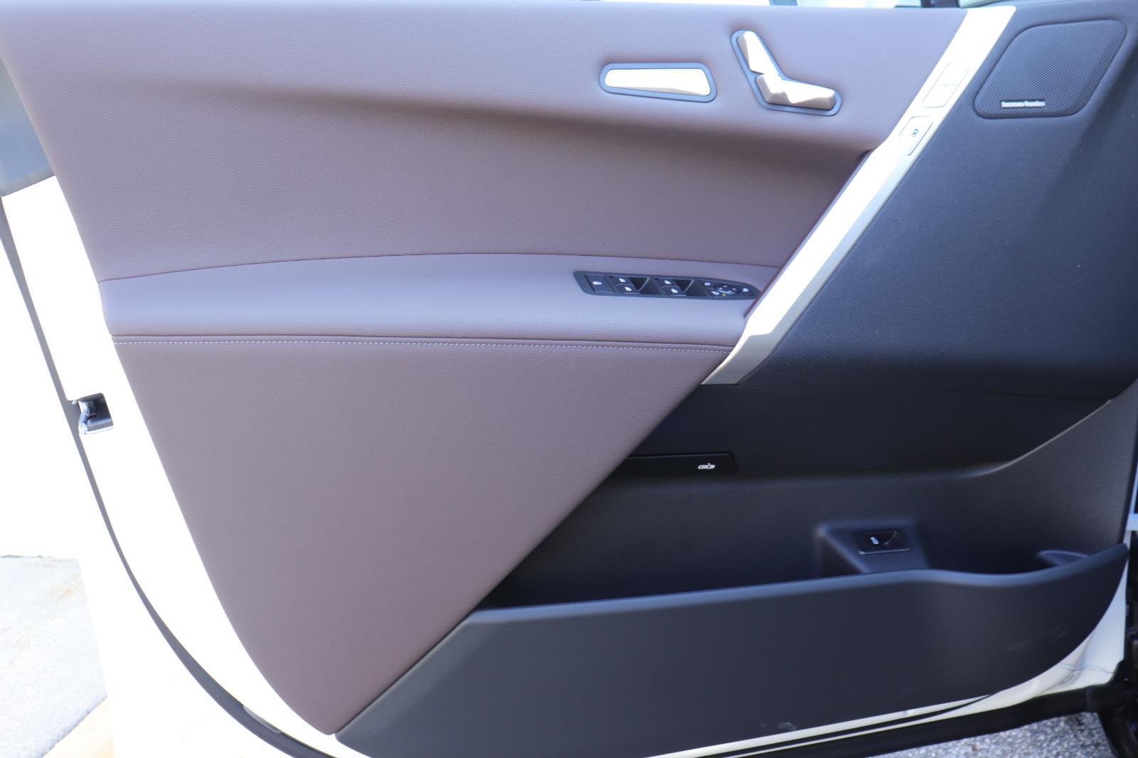 2026 BMW iX 60 - Photo 12