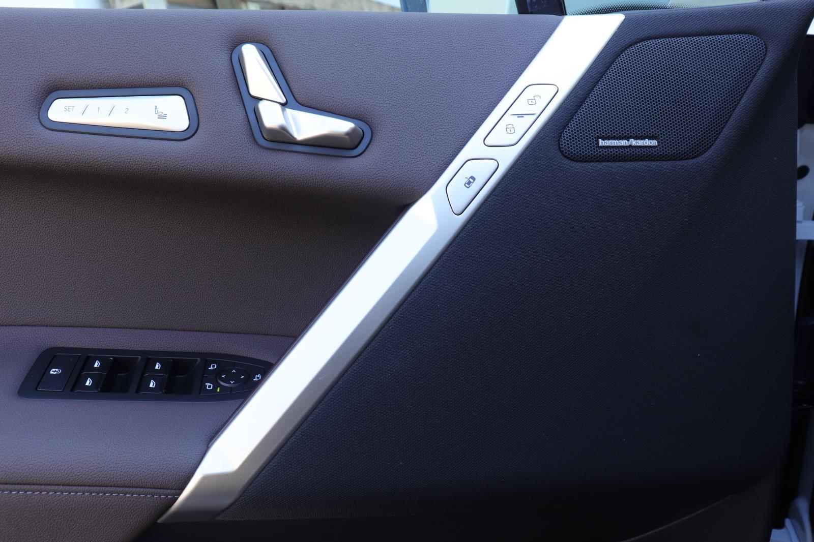 2026 BMW iX 60 - Photo 23