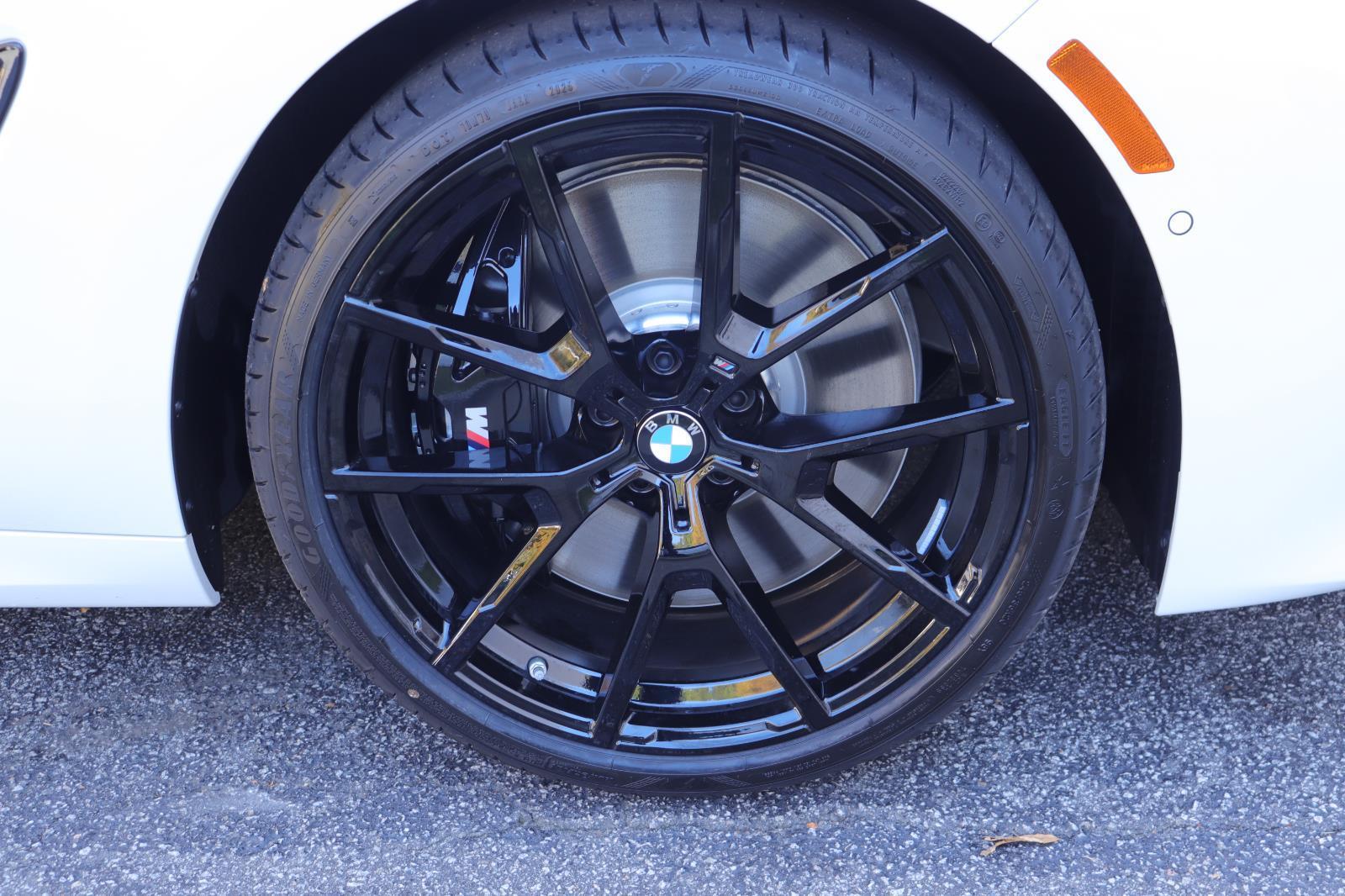 2026 BMW 8 Series M850i - Photo 40