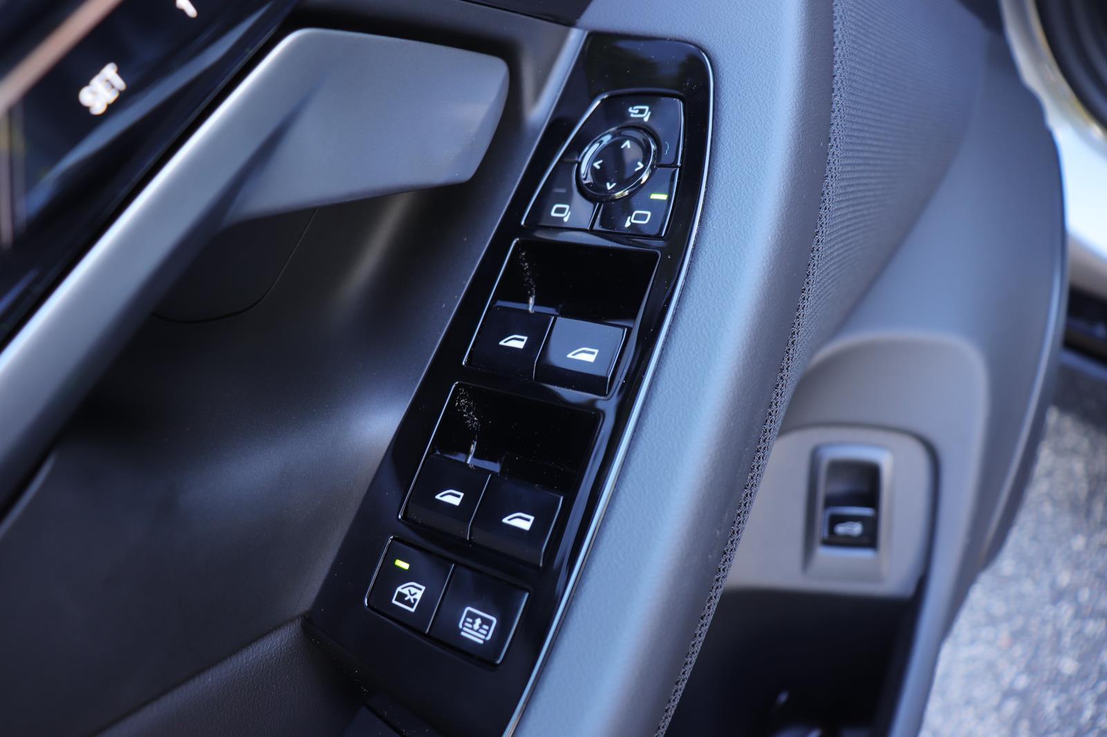 2026 BMW 5 Series 550e - Photo 25