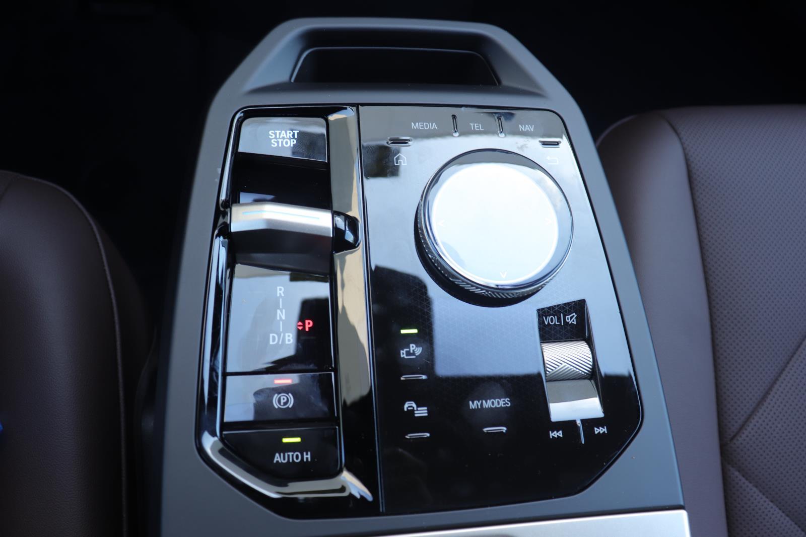 2026 BMW iX 60 - Photo 36