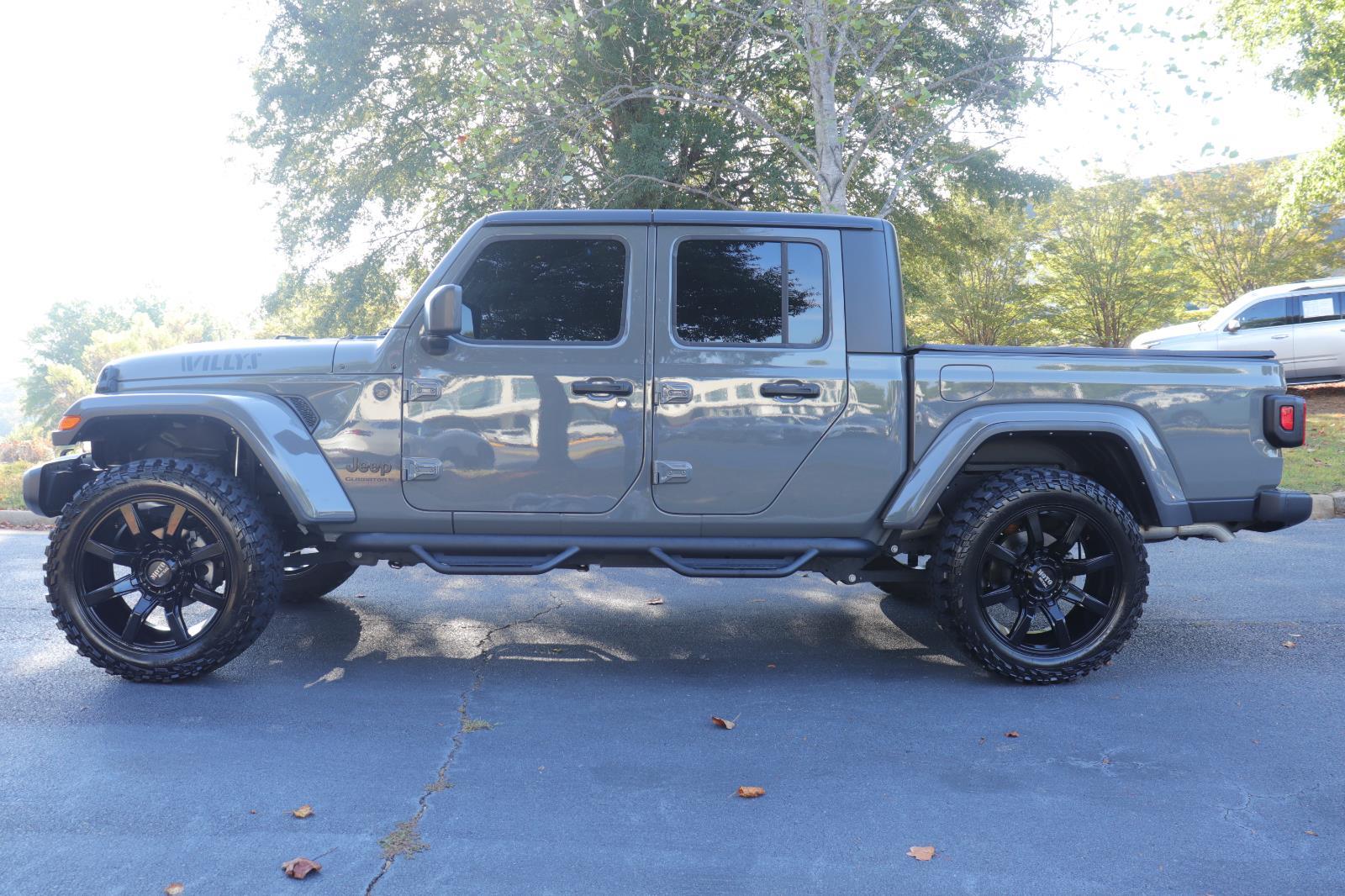 2023 Jeep Gladiator Willys photo 3