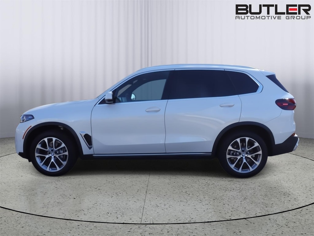 New 2026 BMW X5 sDrive40i Sports Activity Vehicle