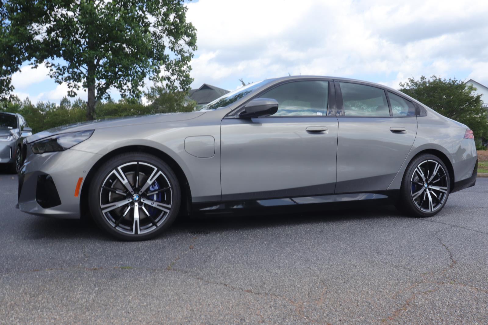 2026 BMW 5 Series 550e xDrive Sedan's photo