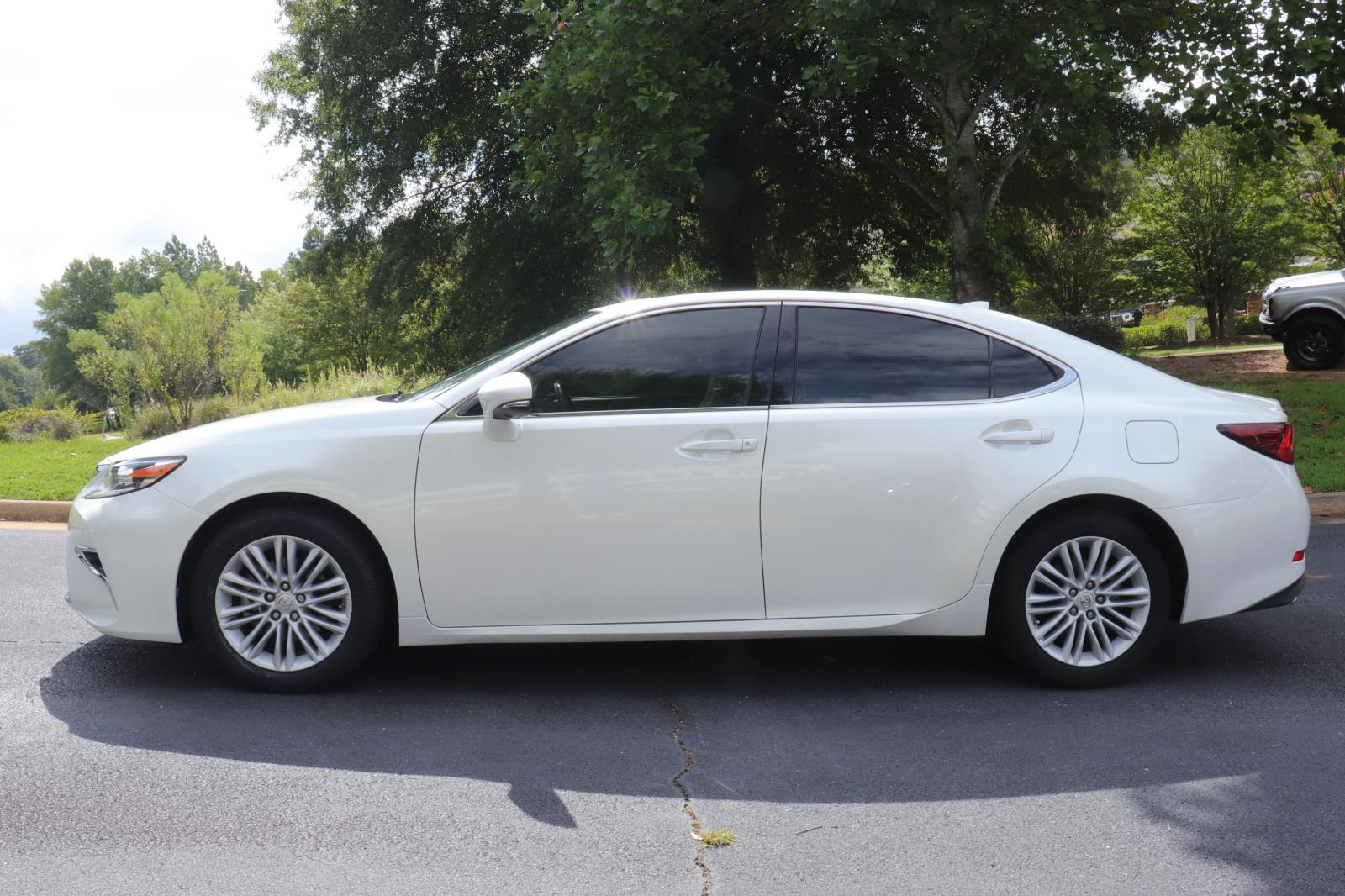 2016 Lexus ES 350 photo 2