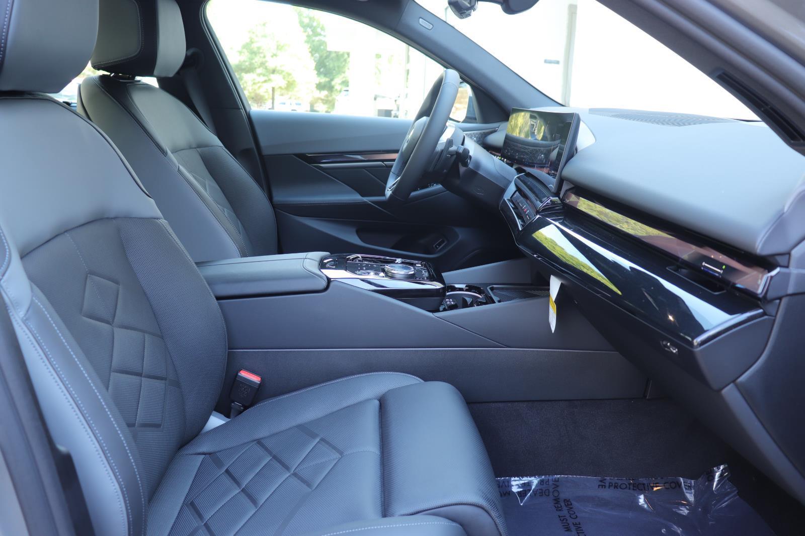 2026 BMW 5 Series 550e - Photo 19