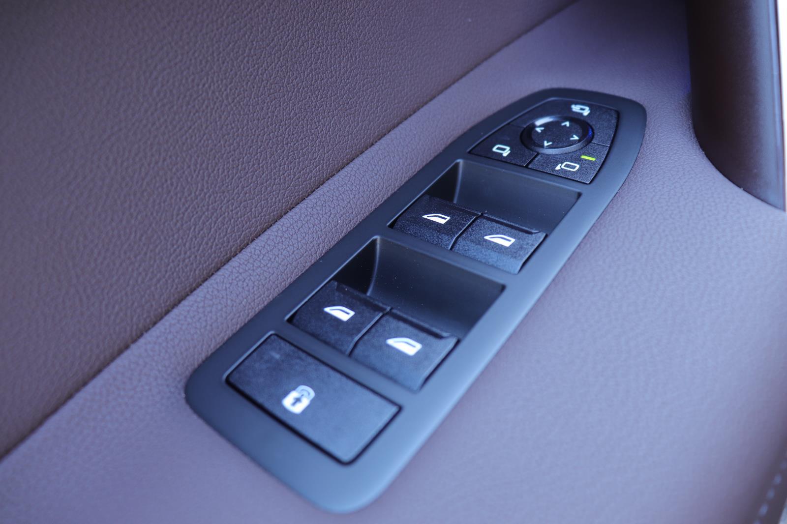 2026 BMW iX 60 - Photo 24