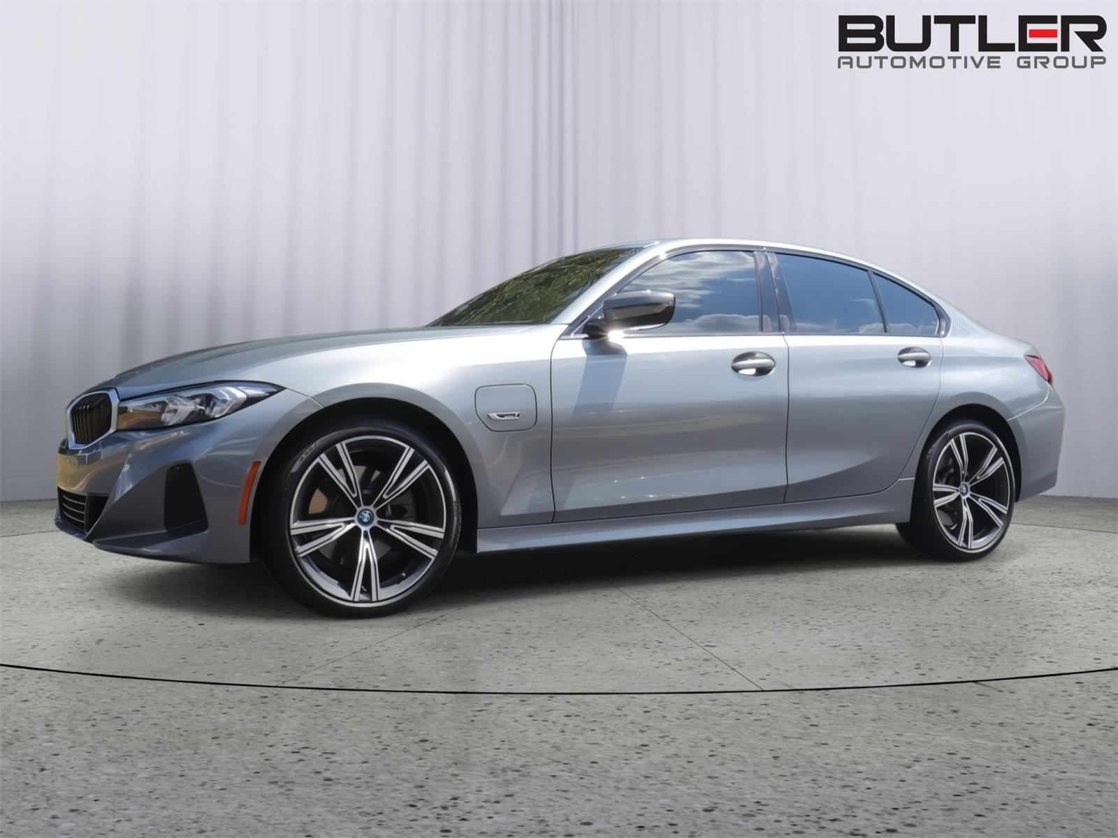 2023 BMW 3 Series 330e's photo