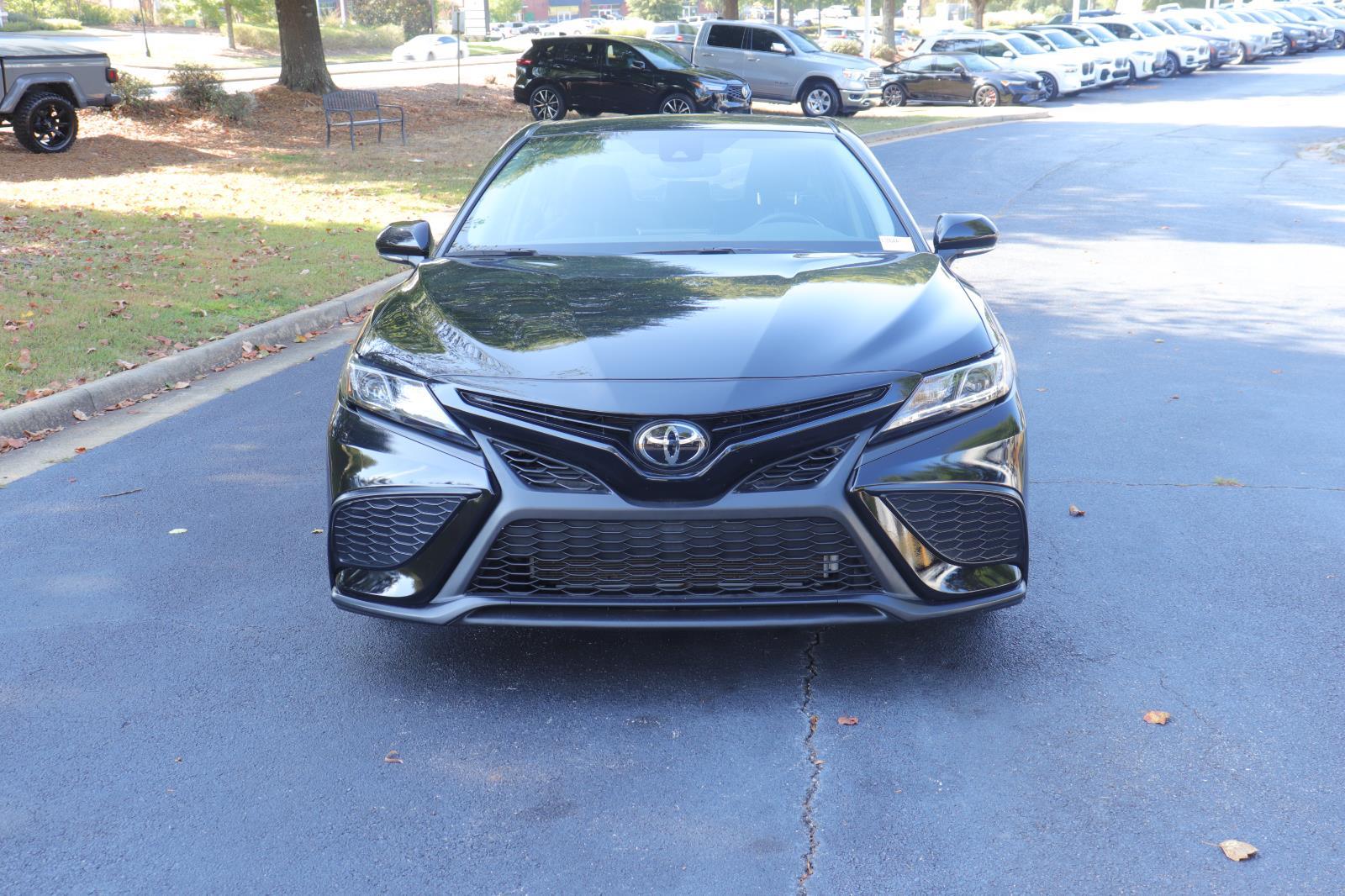2023 Toyota Camry SE photo 3