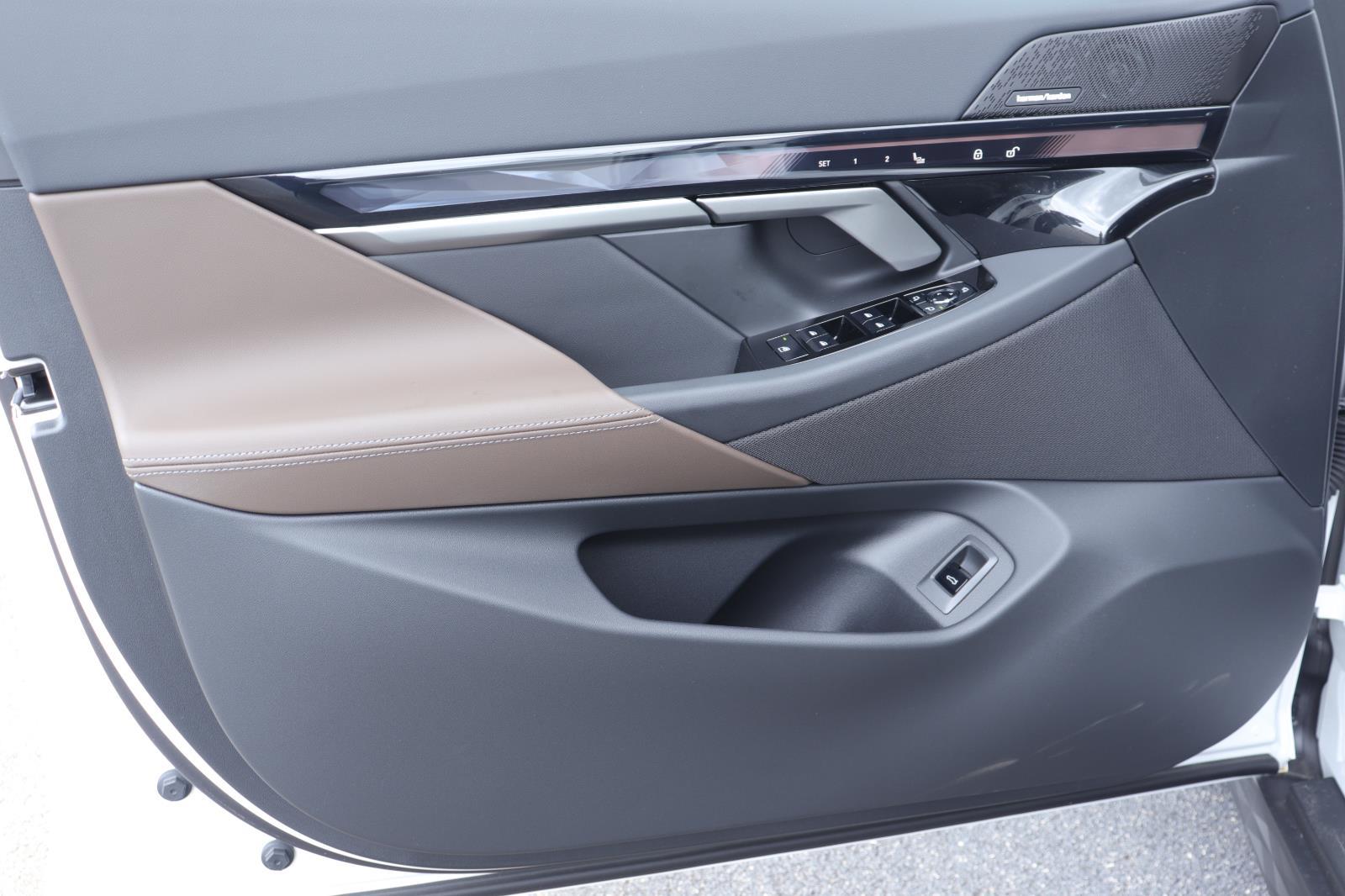 2027 BMW 5 Series 530i - Photo 9