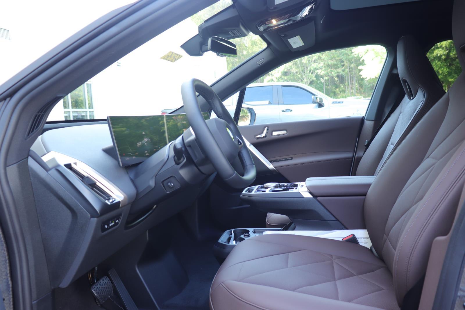 2026 BMW iX 60 - Photo 13