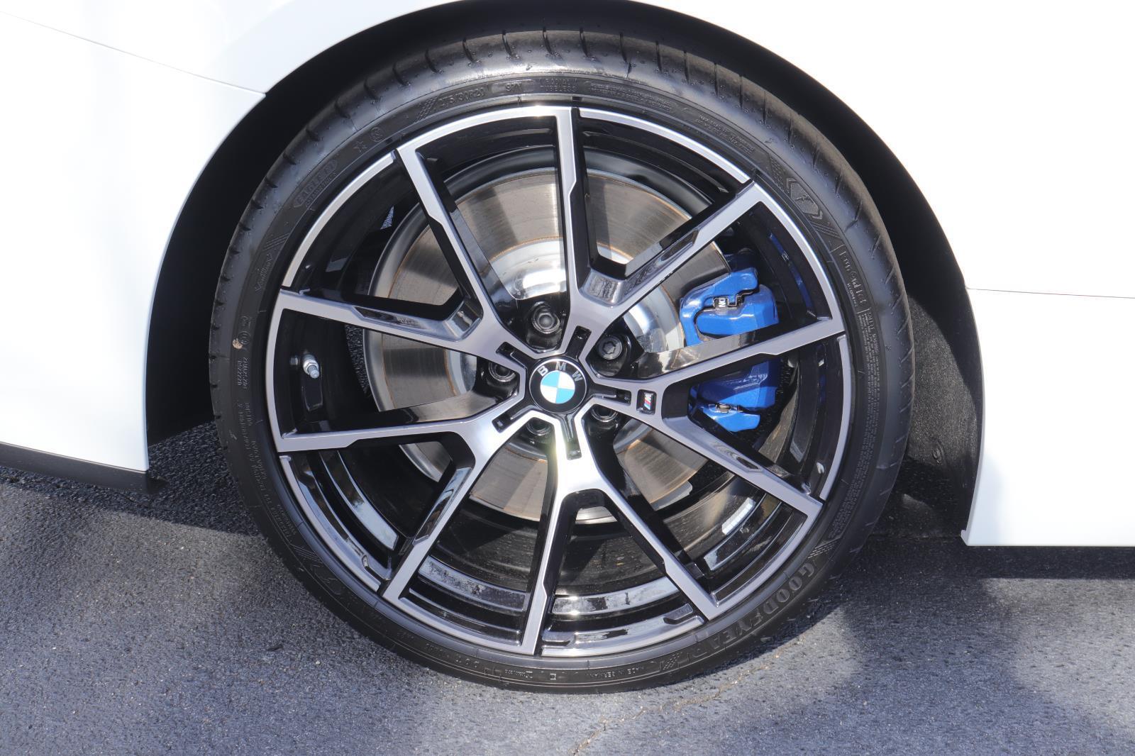 2025 BMW 8 Series 840i - Photo 41