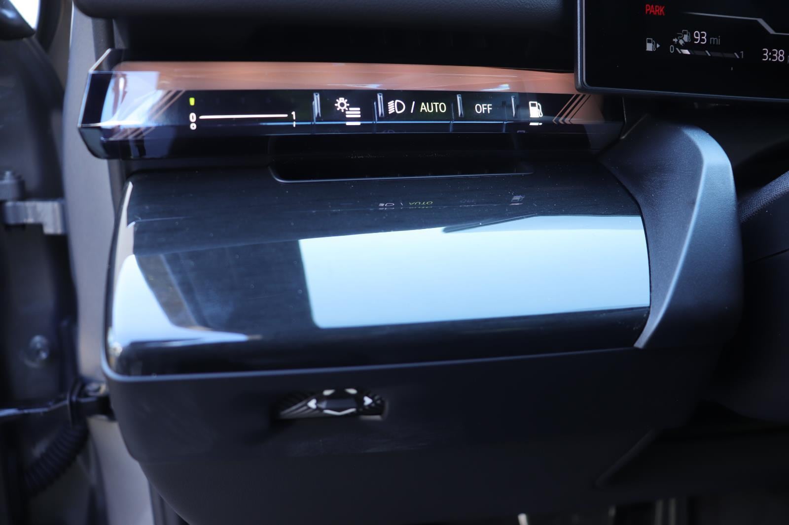 2026 BMW 5 Series 550e - Photo 27