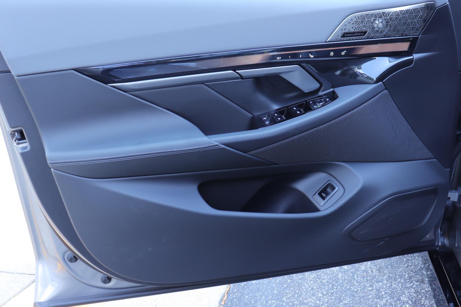 2026 BMW 5 Series 550e - Photo 12