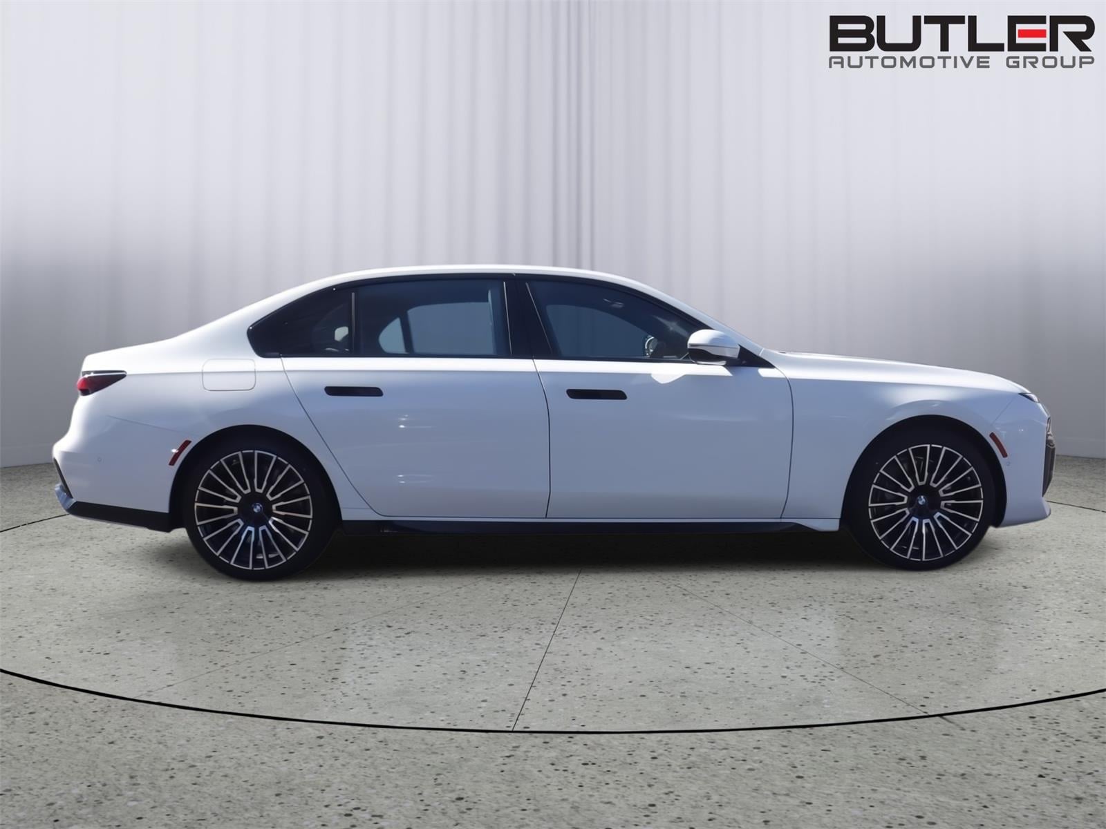 2026 BMW 7 Series 760i - Photo 8