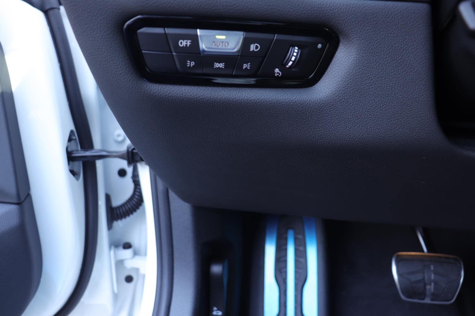 2025 BMW 8 Series 840i - Photo 22