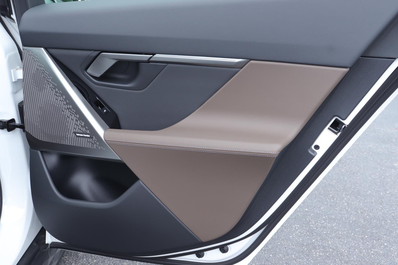 2027 BMW 5 Series 530i - Photo 18