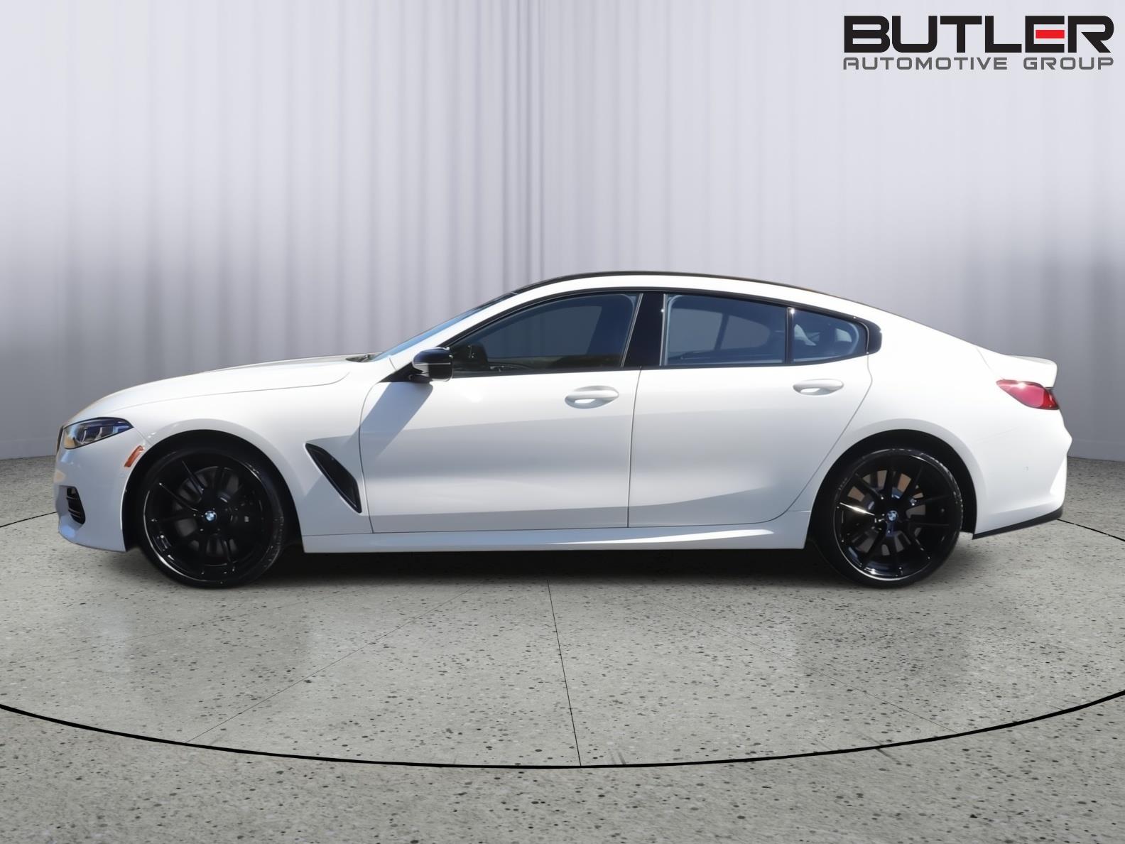 2026 BMW 8 Series M850i - Photo 4