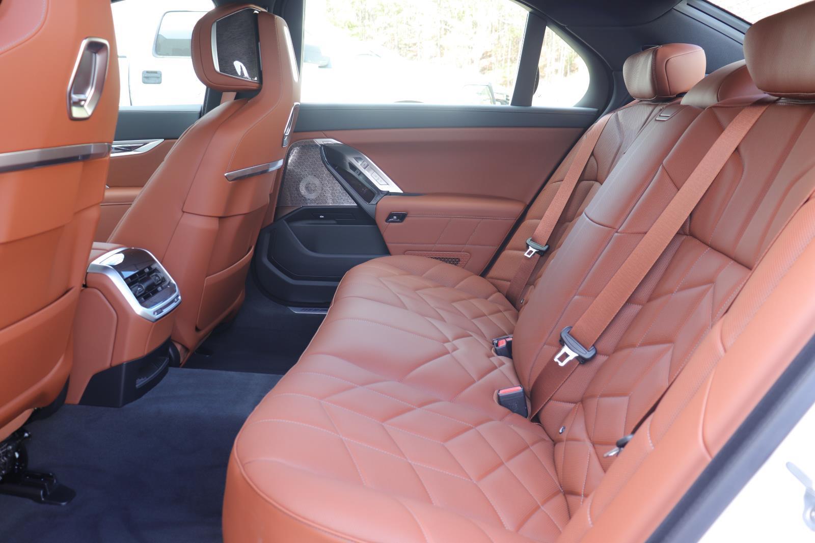 2026 BMW 7 Series 760i - Photo 13