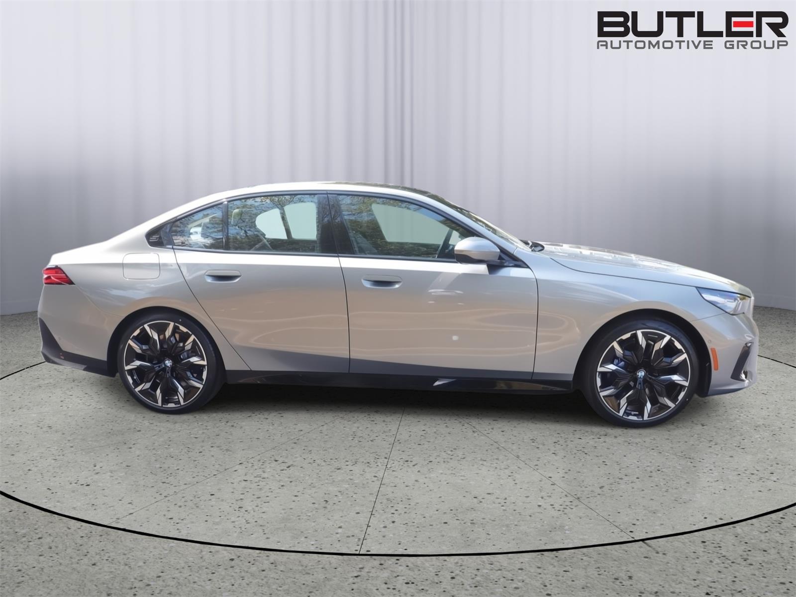 2026 BMW 5 Series 550e - Photo 8