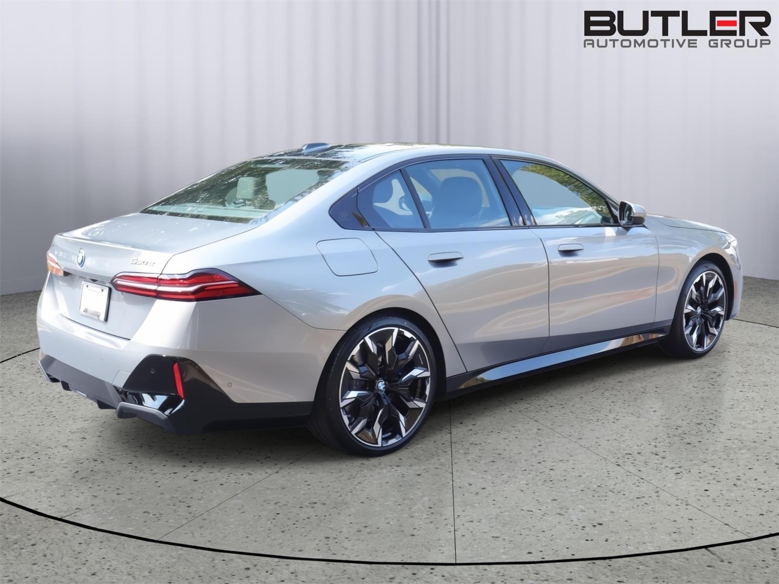2026 BMW 5 Series 550e - Photo 7