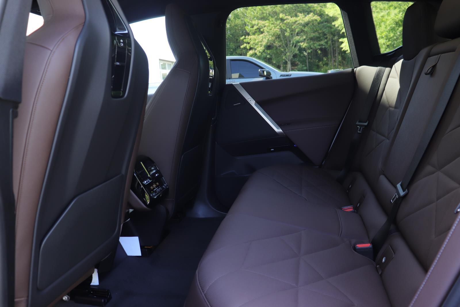 2026 BMW iX 60 - Photo 15