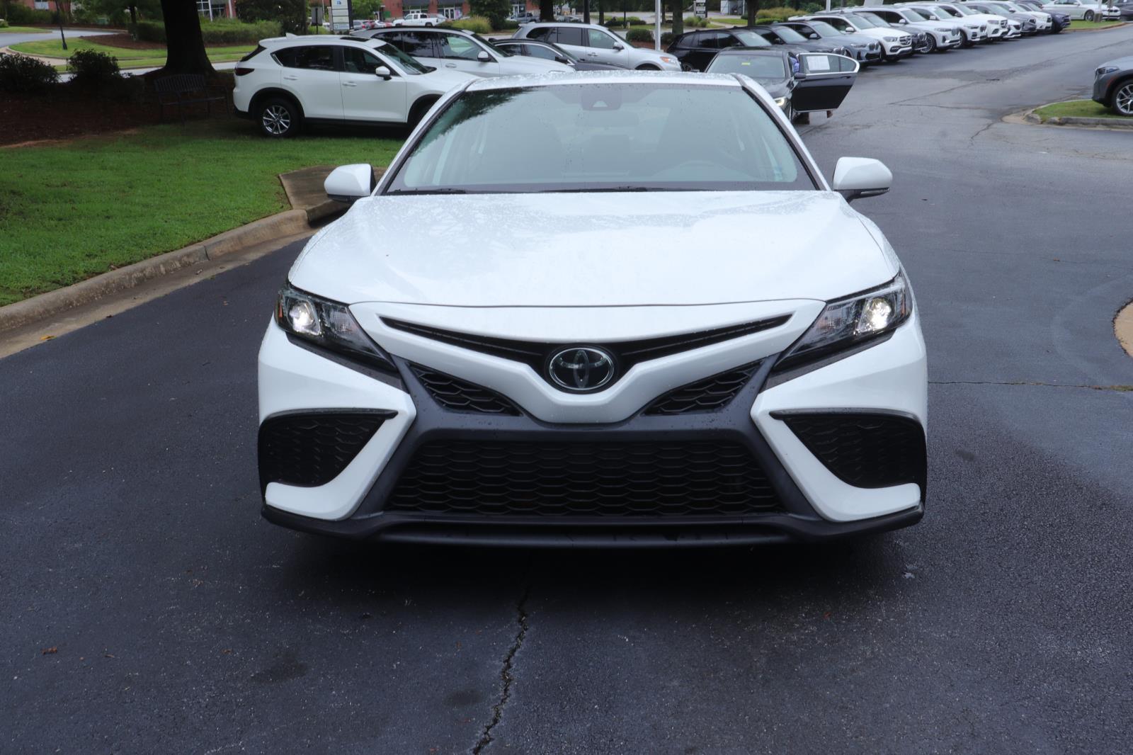 2023 Toyota Camry SE photo 3