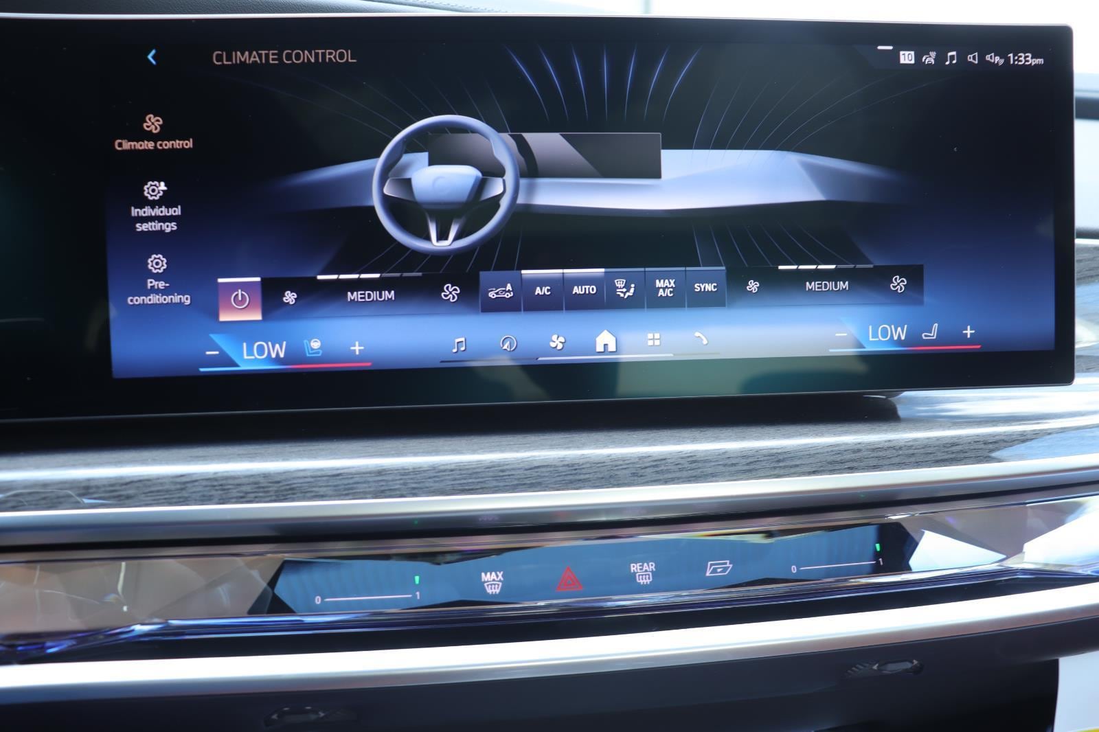 2026 BMW 7 Series 760i - Photo 28