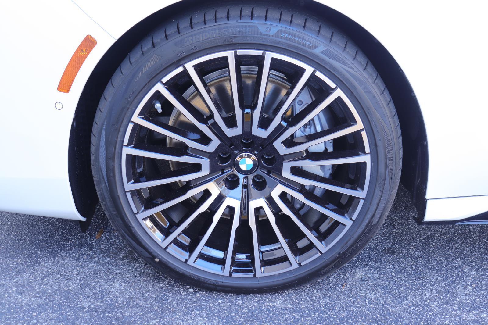2026 BMW 7 Series 760i - Photo 41
