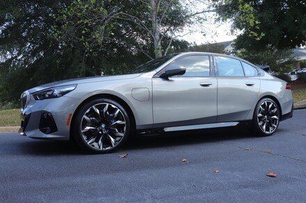 2026 BMW 5 Series 550e xDrive Car