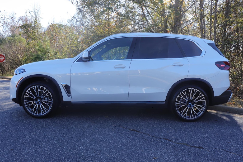 New 2026 BMW X5 xDrive40i Sports Activity Vehicle