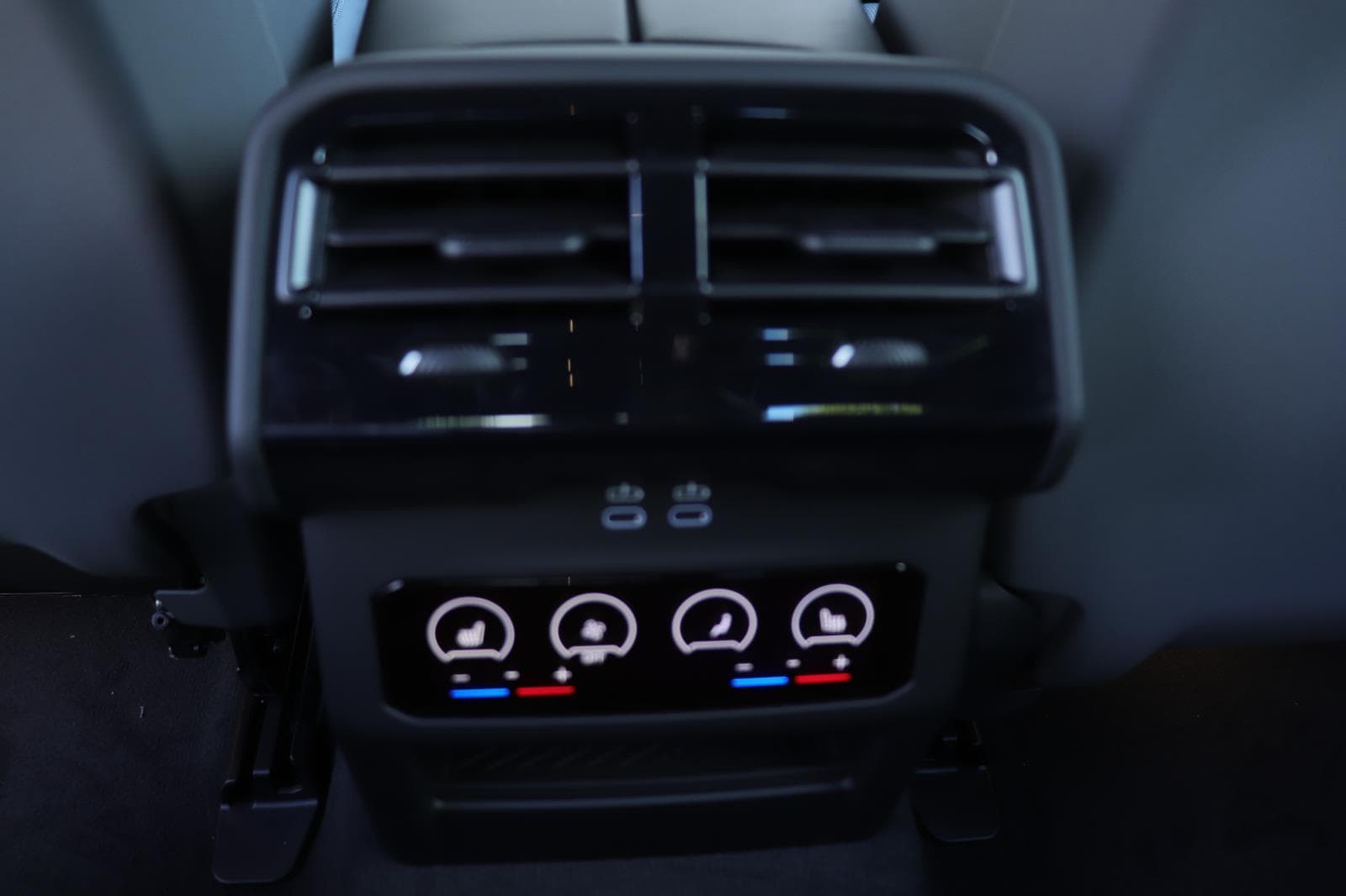 2026 BMW 5 Series 550e - Photo 22