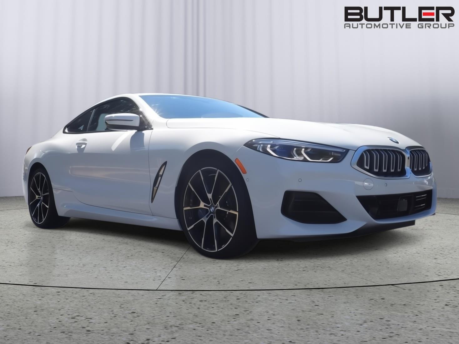 2025 BMW 8 Series 840i - Photo 9