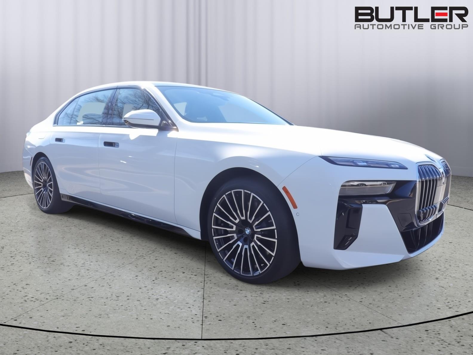 2026 BMW 7 Series 760i - Photo 9