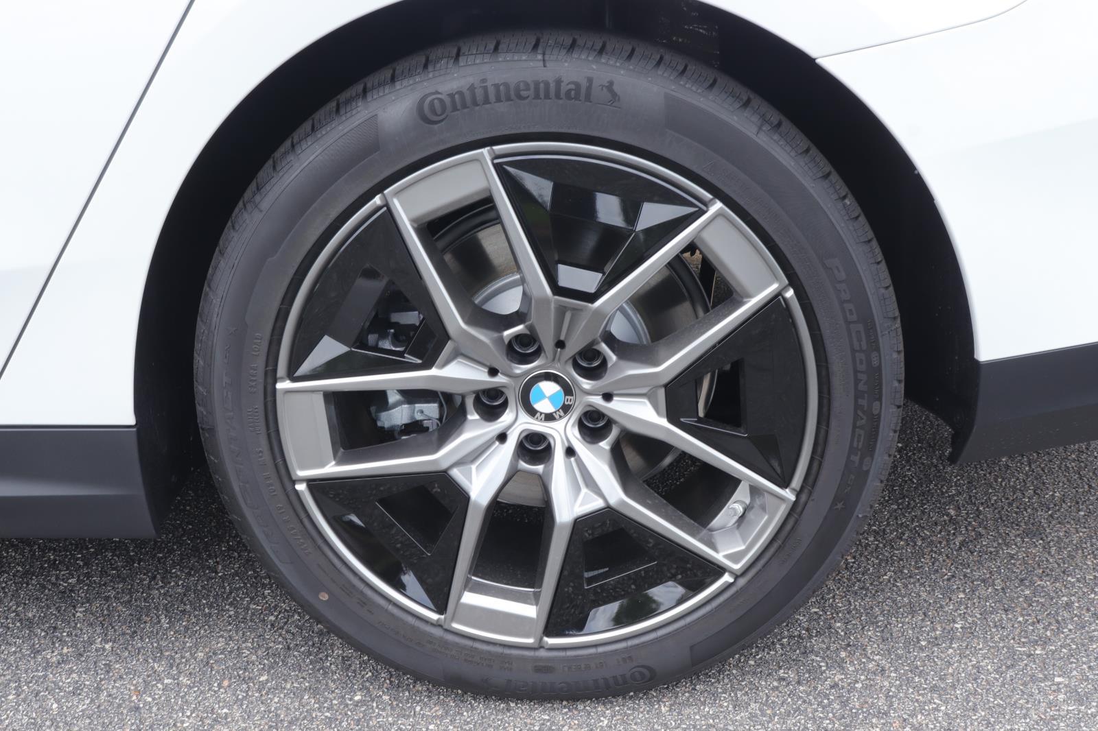 2027 BMW 5 Series 530i - Photo 38